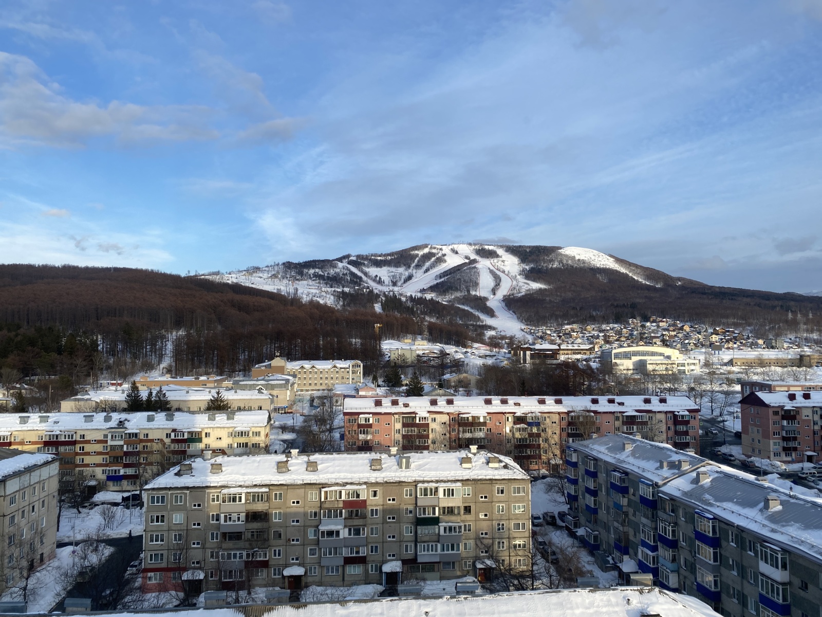 Панорамная Лоджия с Видом на Горный Воздух и Ночной Город!